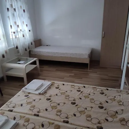 Apartment Snegar *