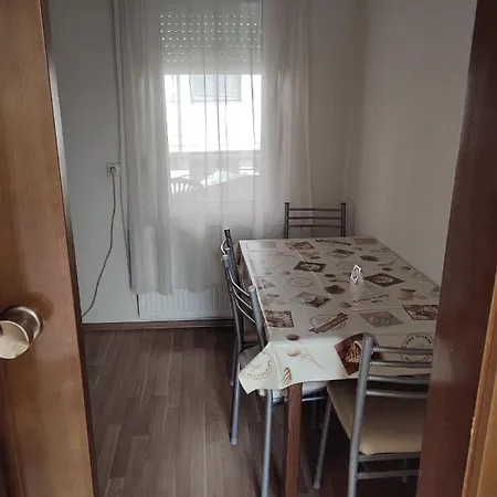 Apartment Snegar *